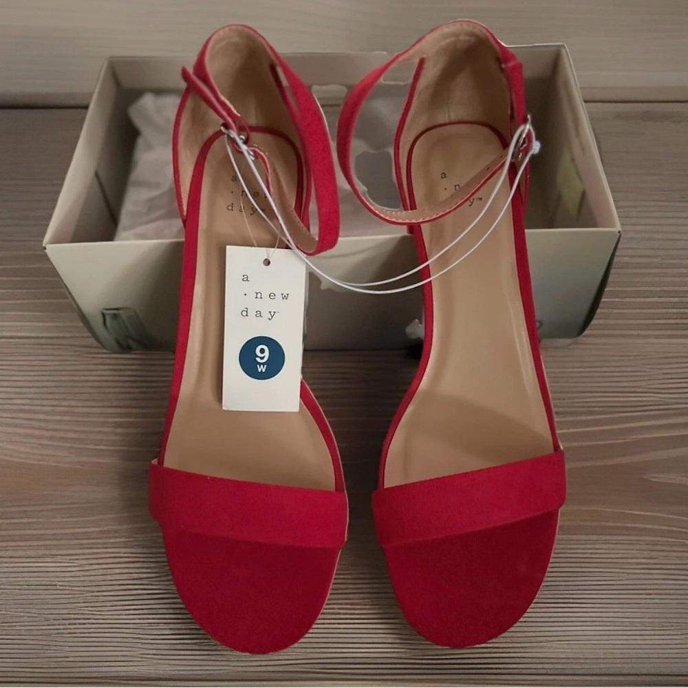 WOMENS A NEW DAY MICH RED SANDALS HEELS - SIZE 9 NIB!!